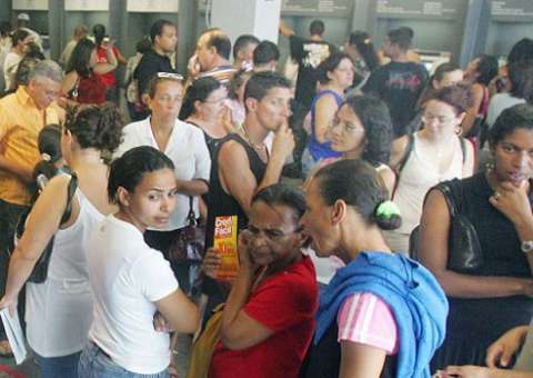 Procon de Manaus multa Banco do Brasil e Itaú por desrespeito a lei das filas