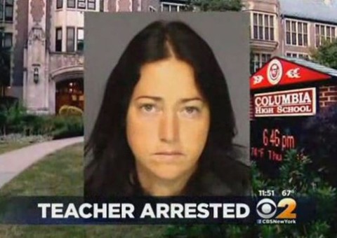 Professora mãe de dois filhos é flagrada fazendo sexo com seis alunos