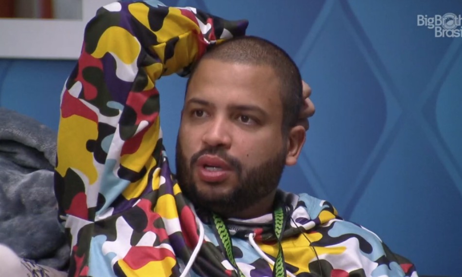 BBB21: Projota flagra erro técnico e descobre Carla Diaz no reality