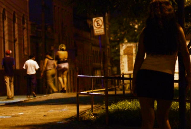 Semsa promove abordagem noturna aos profissionais do sexo e população LGBT