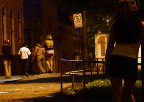 Semsa promove abordagem noturna aos profissionais do sexo e população LGBT