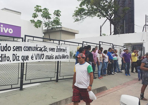 Sindicalistas protestam contra serviços da Vivo