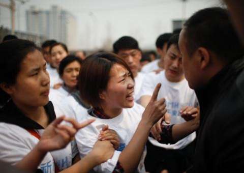 Parentes e amigos de vítimas chinesas planejam protesto