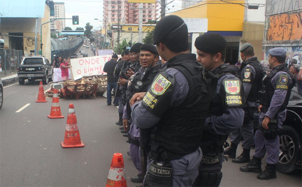 FOTOS: Veja mais imagens do protesto na Constantino