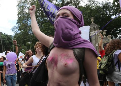 Manifestantes contra a Copa fazem "Nossa Copa é na Rua"