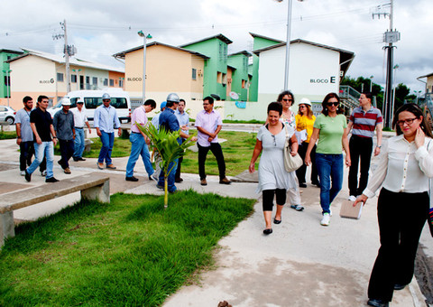 Membros do BID inspecioam obras do Prourbis