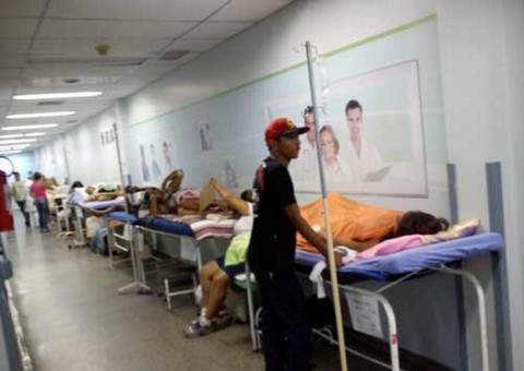 Suspeito de roubar táxi é espancado e ferido por taxistas