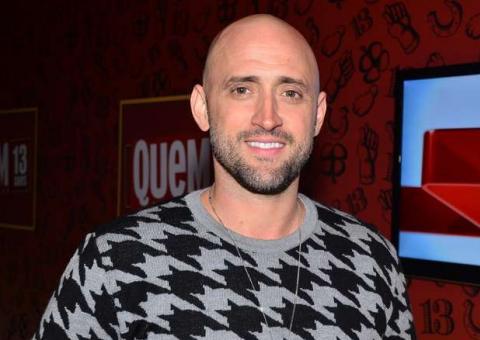 Paulo Gustavo sofre acidente durante apresentação