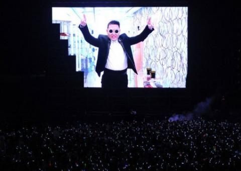 'Gentleman' de Psy alcança 200 milhões de visualizações no YouTube