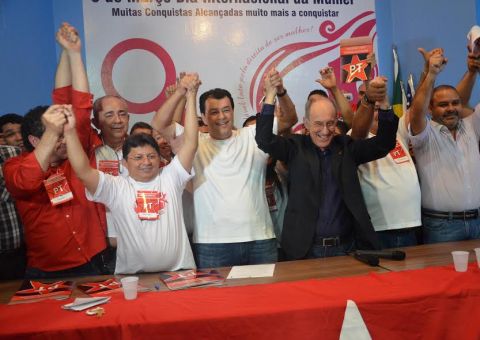 PT diz que está "construindo" aliança com o senador Eduardo Braga