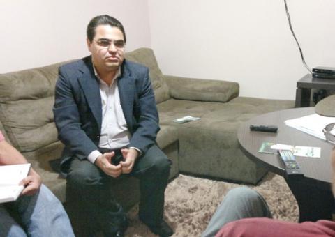 Sylvio Puga emparelha Perales e vai para o 2o turno