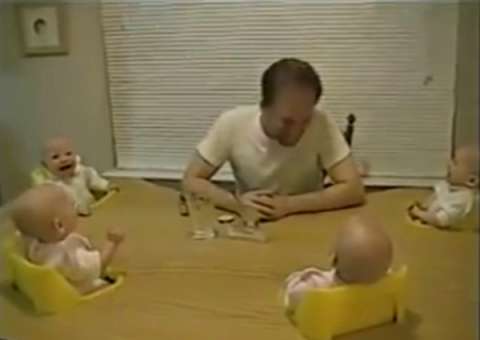 Quadrigêmeos rindo Demais