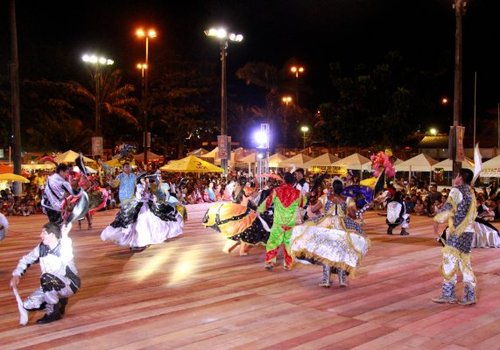 Quadrilhas temáticas são atrações no festival folclórico do Parque Dez