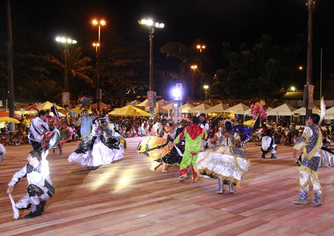Quadrilhas temáticas são atrações no festival folclórico do Parque Dez