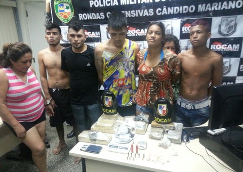 Rocam prende quadrilha com 10 kg de droga e arma de fogo