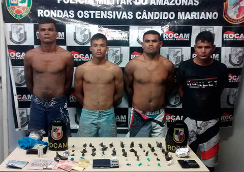Rocam faz flagrante de quatro na venda de drogas