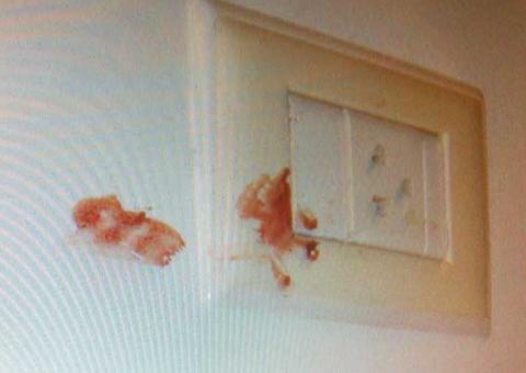 Novas fotos revelam marcas de sangue do cantor Chorão