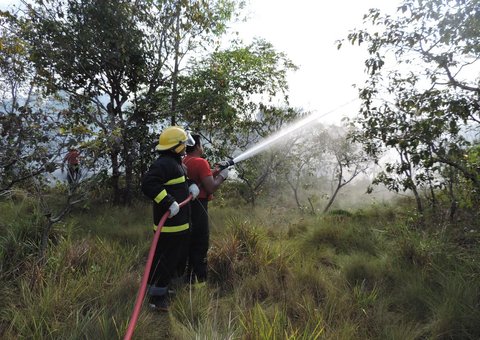 Queimadas ameaçam aviação  no Amazonas