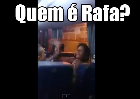 Em ônibus, mulher bate no marido por suposta traição