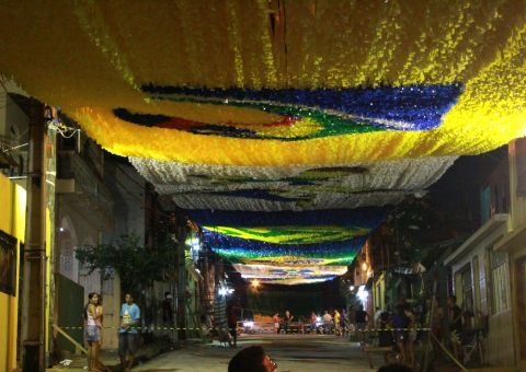 Ornamentada, rua do Alvorada já é espaço da Copa do Mundo