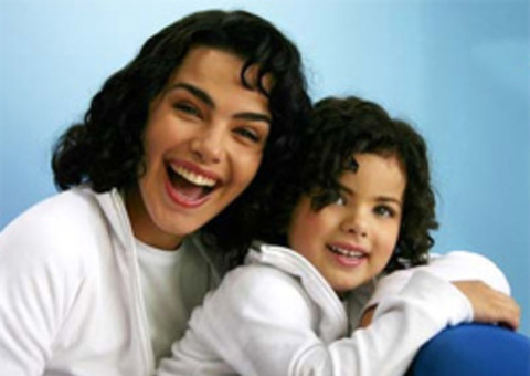 Lembra dela? Veja como está Rafaela Romolo 'sósia mirim' de Ana Paula Arósio