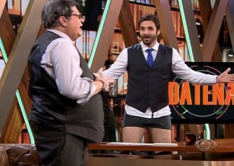 Rafinha Bastos tira as calças em programa