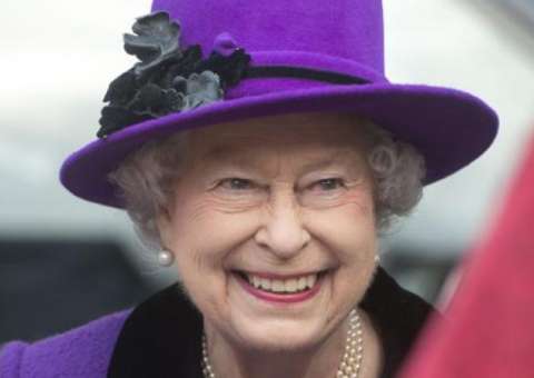 Rainha da Inglaterra visitará o Papa em abril