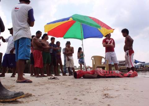 Jovem some na Prainha domingo e corpo é encontrado sob flutuante na segunda