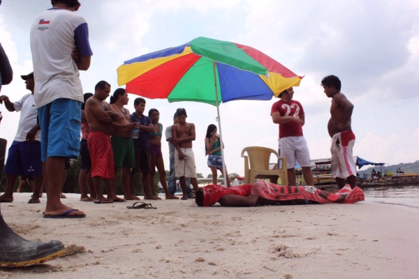 Jovem some na Prainha domingo e corpo é encontrado sob flutuante na segunda