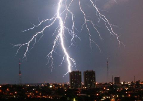 Urbanização faz Manaus ter aumento de 50% de raios