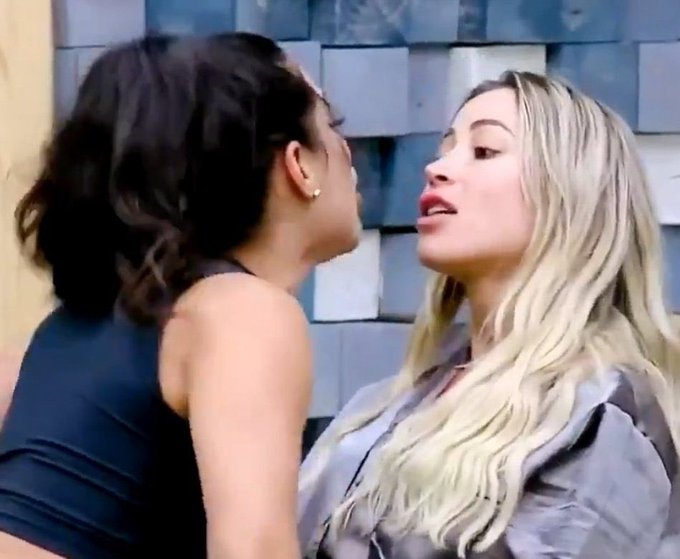 Raissa 'voa' em cima de Carol Narizinho durante discussão em A Fazenda 