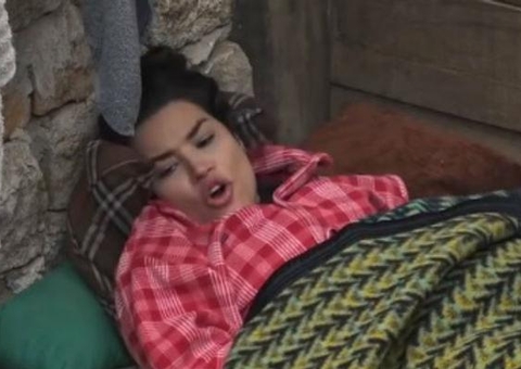 Lucas e Raissa voltam a discutir em A Fazenda: 'Acordar cheia de bosta'