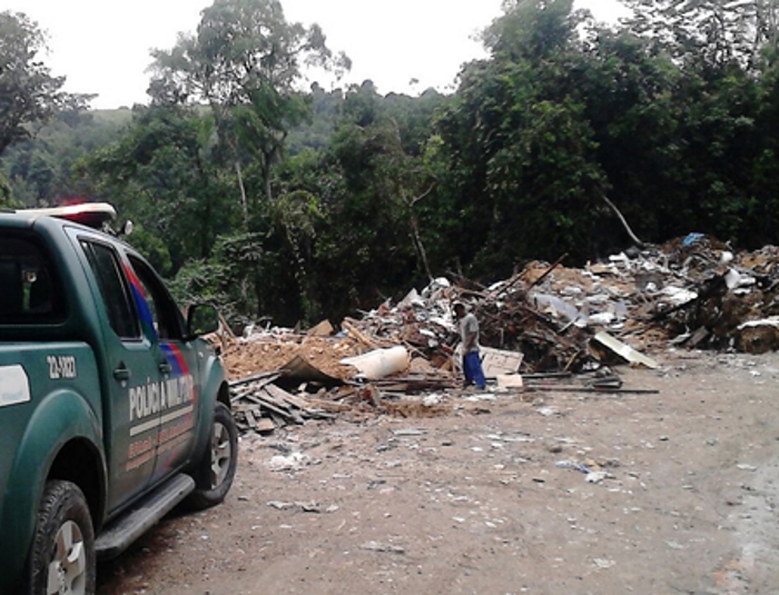 Corpo de mulher é encontrado em lixeira no Distrito Industrial 
