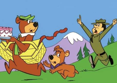 Zé Colmeia na vida real, urso invade residência para fazer um lanche