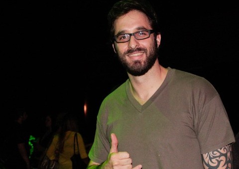 Rafinha Bastos aparece com novo visual e é comparado a Latino