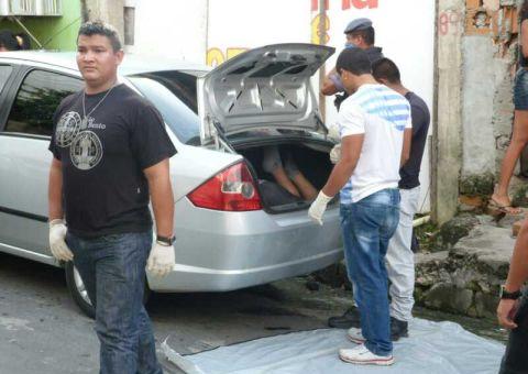Polícia encontra corpo de industriário na mala do carro