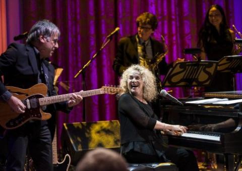 Carole King receberá prêmio honorário do Grammy