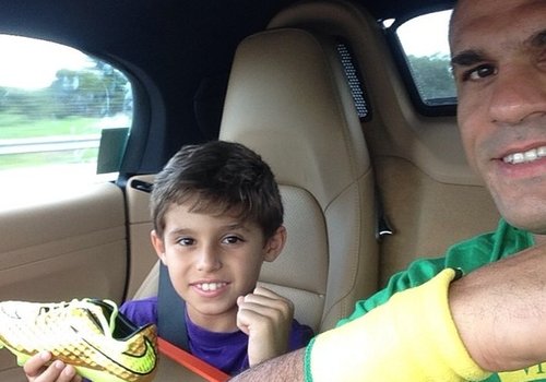 Filho de Vitor Belfort ganha chuteira igual a de Neymar