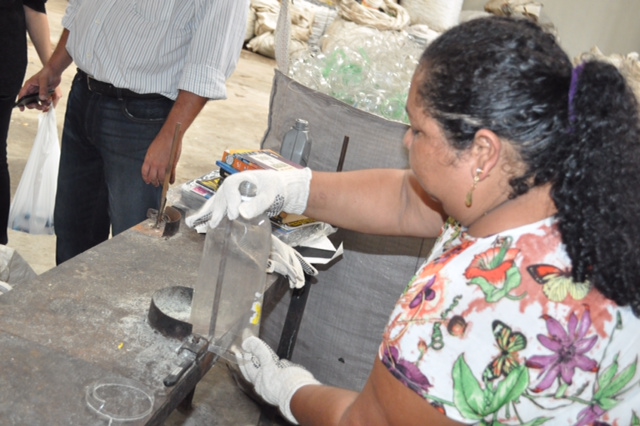 Catadores de resíduos recicláveis são visitados por técnicos do BNDES