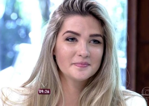 Aline é obrigada a ver Amanda com Fernando no Edredom e diz: É um jogo