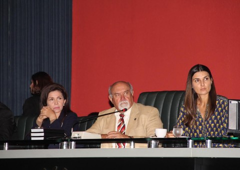  Rebecca Garcia articula a reestruturação dos cargos da Suframa