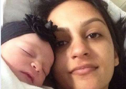  Adriano "Imperador" conhece filha depois de 14 dias do nascimento