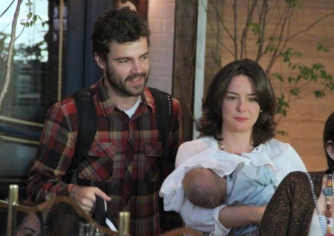 Mãe de João de 10 meses, Regiane Alves está grávida do segundo filho