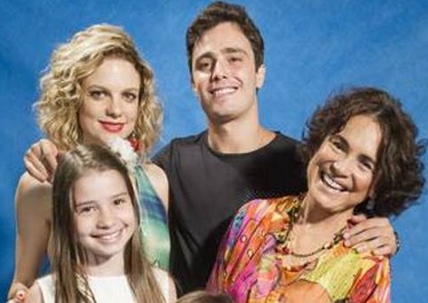  Regina Duarte fala sobre interpretar lésbica em 'Sete Vidas', próxima novela das 6