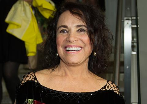 No cinema, Regina Duarte interpreta escritora ressentida