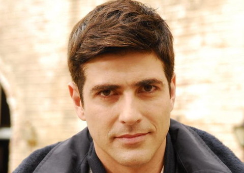 Reynaldo Gianecchini posa de sunga e mostra corpo que já fez muita novinha suspirar