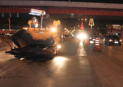 Prefeito aproveita primeiro dia útil do ano para retomar obras
