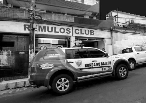 Homem leva tiros na frente do Remulo's