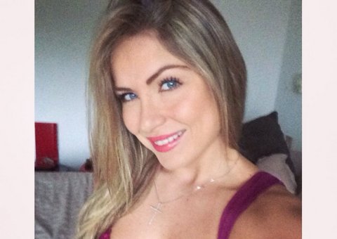 Ex-BBB Renatinha atiça seguidores com foto provocante