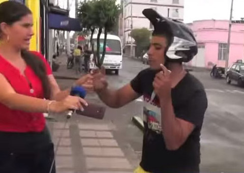 Repórter é assaltada enquanto gravava para TV